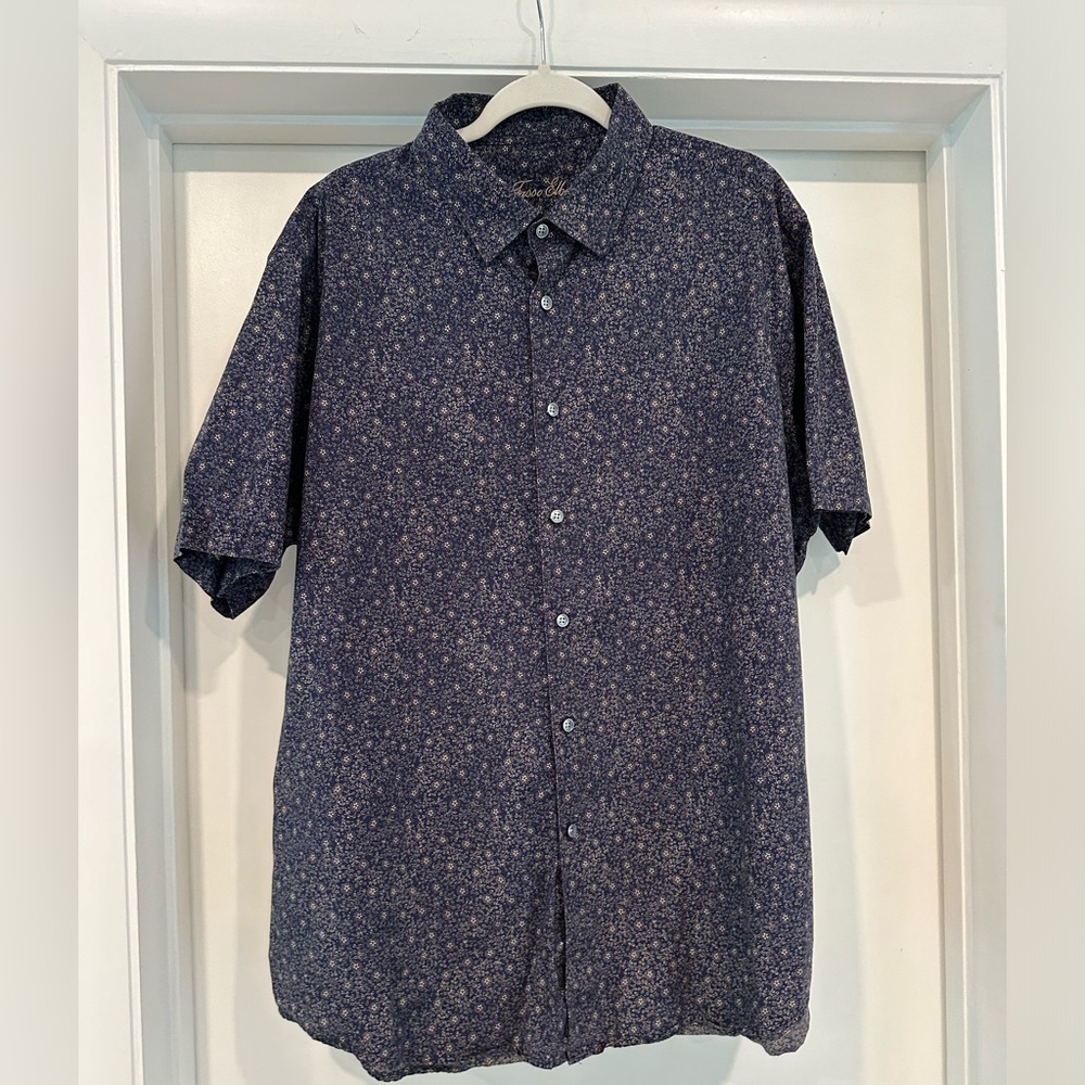 Tasso Elba XXL casual short sleeve button down shirt. Navy and gold. Like new